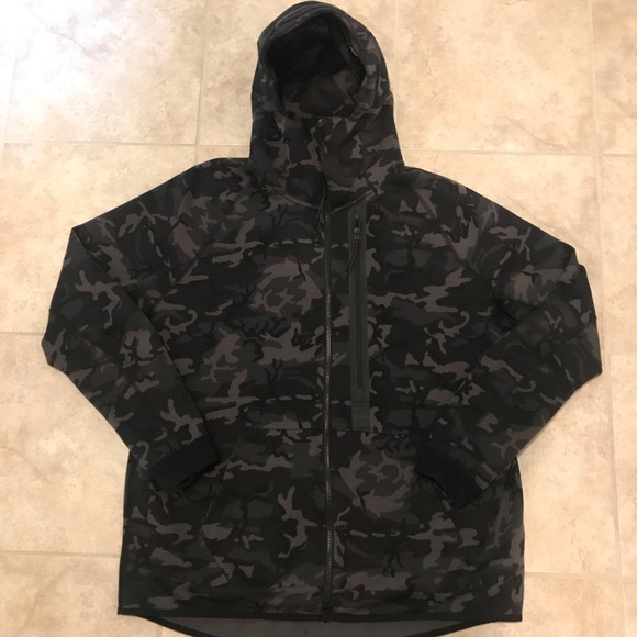 nike tech fleece camo windrunner